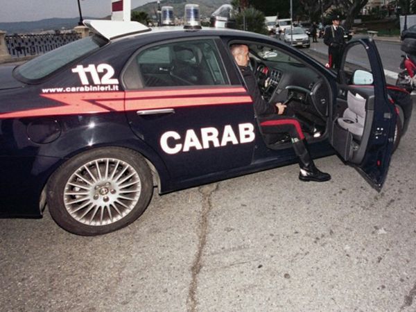 Massacrati di botte dopo un richiamo per una manovra avventata con l'auto