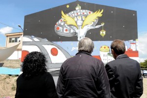 mario ciotti e donata con murales